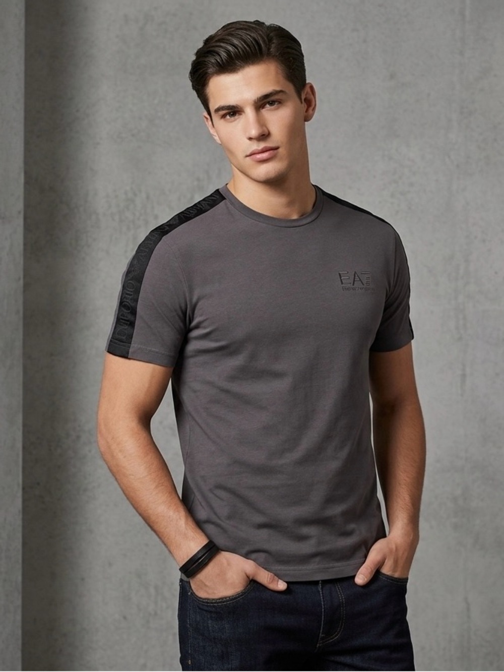 EA7 Emporio Armani Mens T-Shirt Size XL Grey Short Sleeve Taped Shoulder Logo
